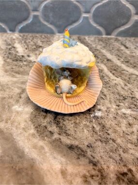 Charming Tails "Happy Birthday" Mouse Cupcake Figurine 97/715